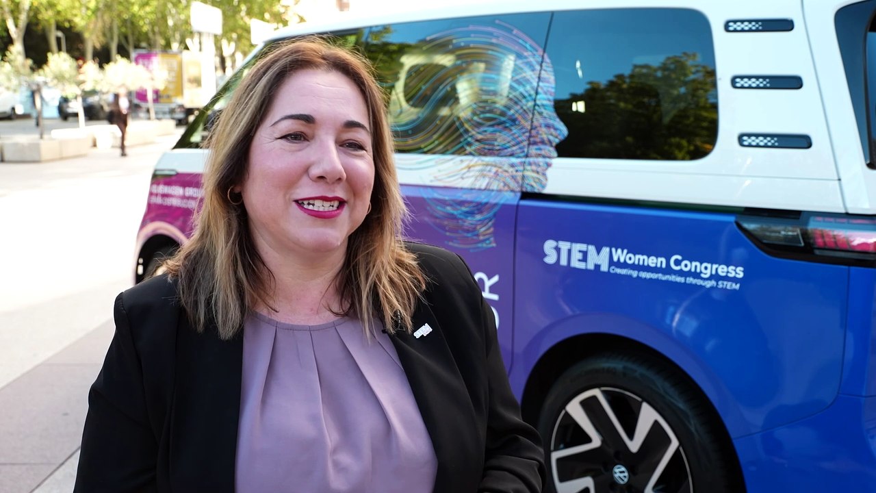 Casi 3.000 km en coche eléctrico para fomentar vocaciones científicas entre niñas y jóvenes
