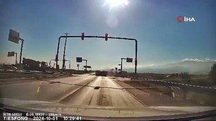 Yürekler ağza geldi! Hasta nakit aracıyla kamyonet işte böyle çarpıştı