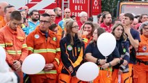 Lacrime, palloncini bianchi e sirene: l'ultimo saluto a Sandro Banchellini