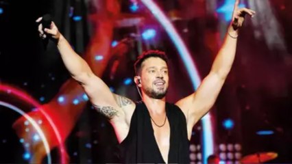 Murat Boz Harbiye'de sahne aldı: "Babam Beşiktaş maçı yüzünden gelemedi"