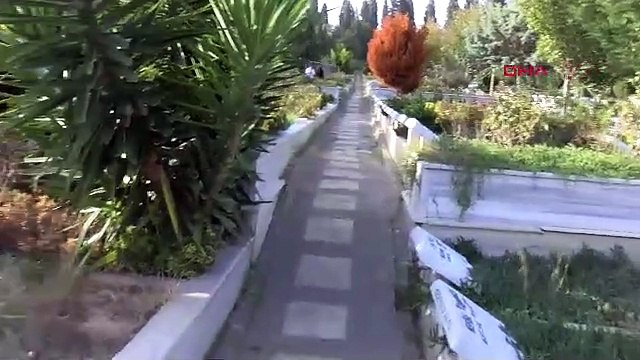 İstanbul-Polisten Cem Garipoğlu'nun mezarının etrafında bariyerli önlem