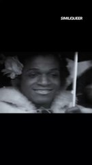 27 avril 1973 et Marsha P. Johnson participe à un rassemblement pour les droits queers à New York