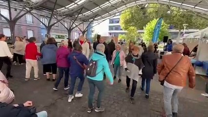 Un atelier de danse participative réunit une cinquantaine d'aînés à Rouen