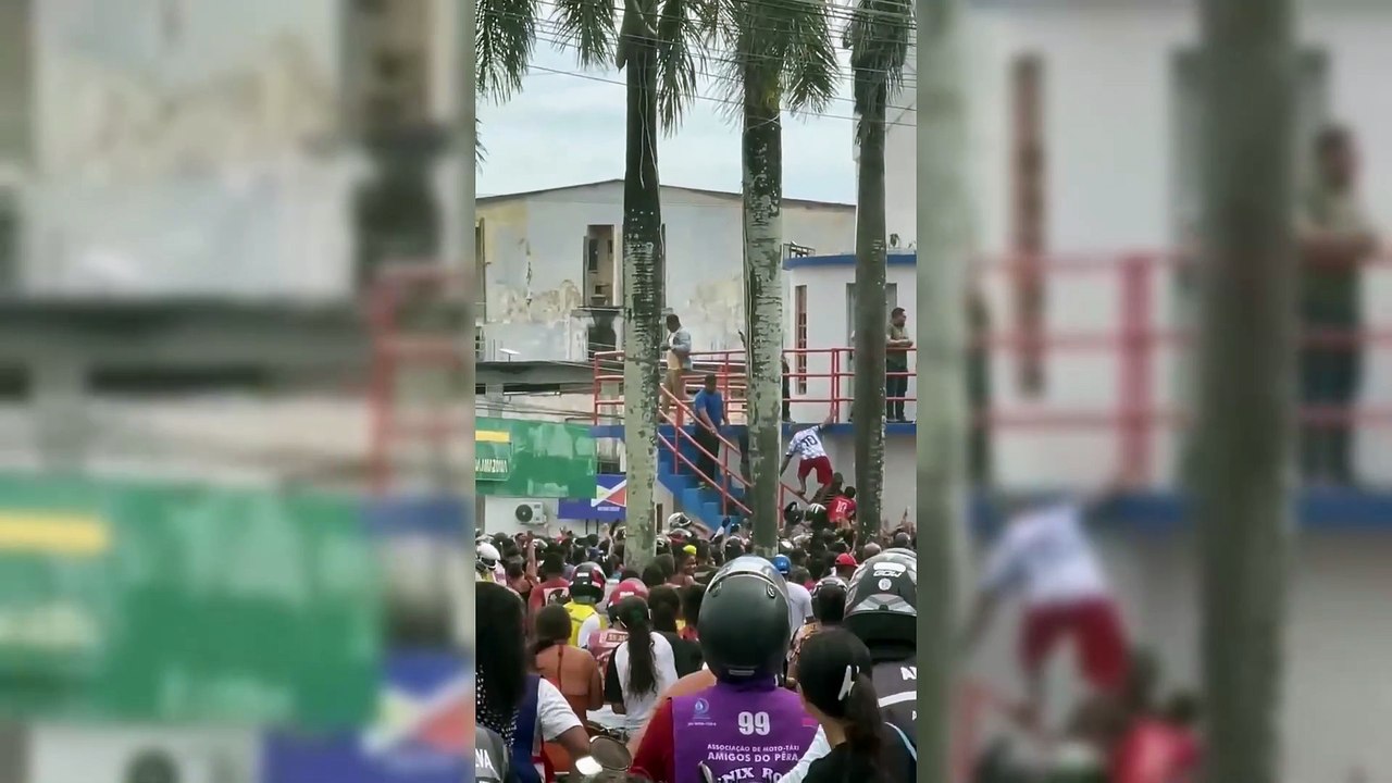 Candidato a prefeito  jogar dinheiro em praça para eleitores e é preso pela PF
