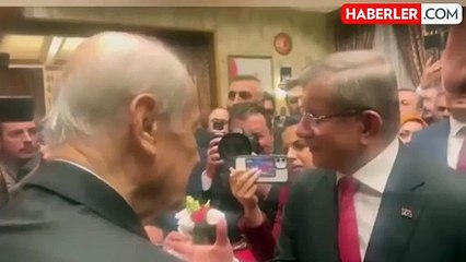Bahçeli'den Davutoğlu'na: Zat-ı alinizin bu dönemde çok önemli birikiminize ihtiyacı var.