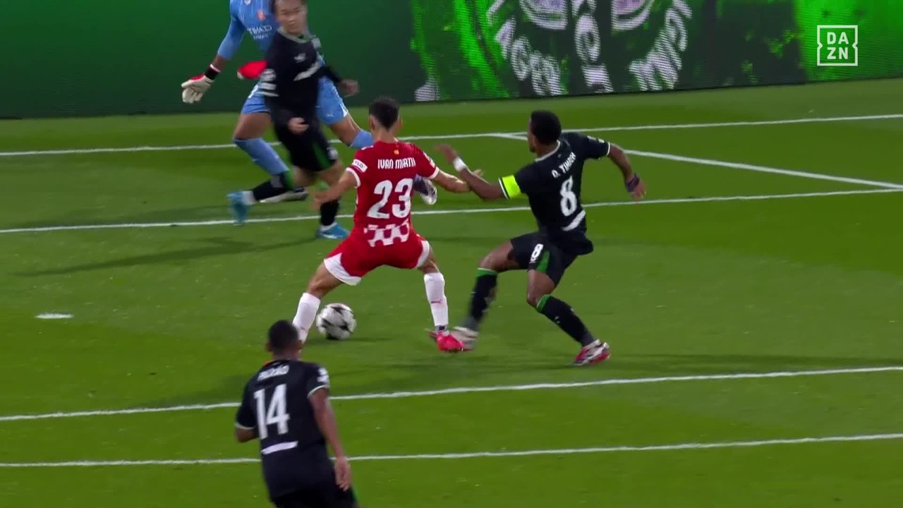 Girona - Feyenoord: Elfmeter in der 36. Minute