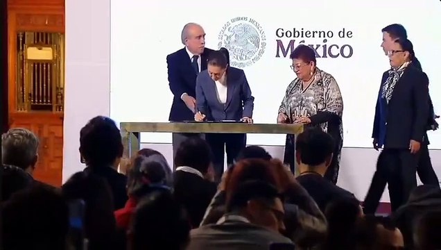 Sheinbaum firma primer decreto como presidenta