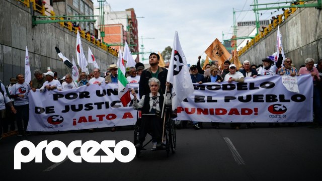 Marcha para conmemorar el 56 aniversario de la matanza de Tlatelolco