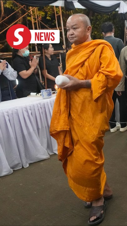 Weeping families mourn Thai school bus crash victims
