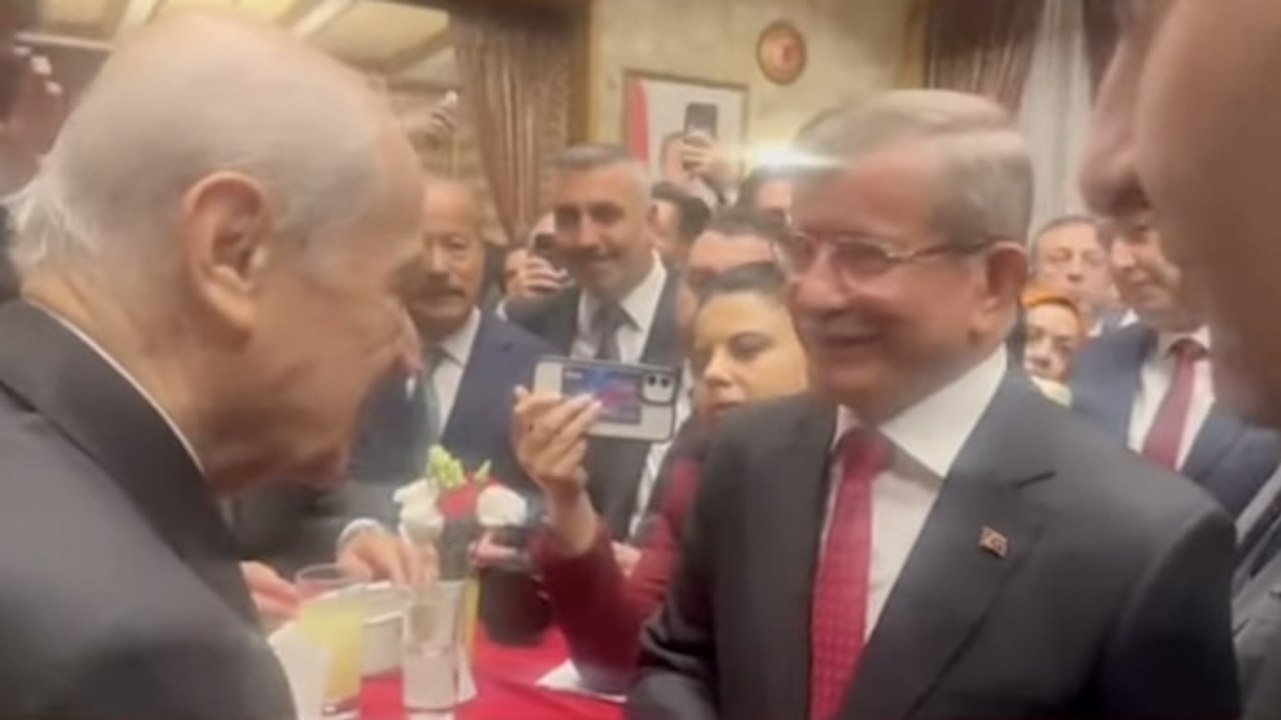 Bahçeli'den Davutoğlu'na dikkat çeken sözler: “Zat-ı-alinizin bu dönemde birikiminize ihtiyacı var” Bahçeli'den Davutoğlu'na dikkat çeken sözler: “Zat-ı-alinizin bu dönemde birikiminize ihtiyacı var”