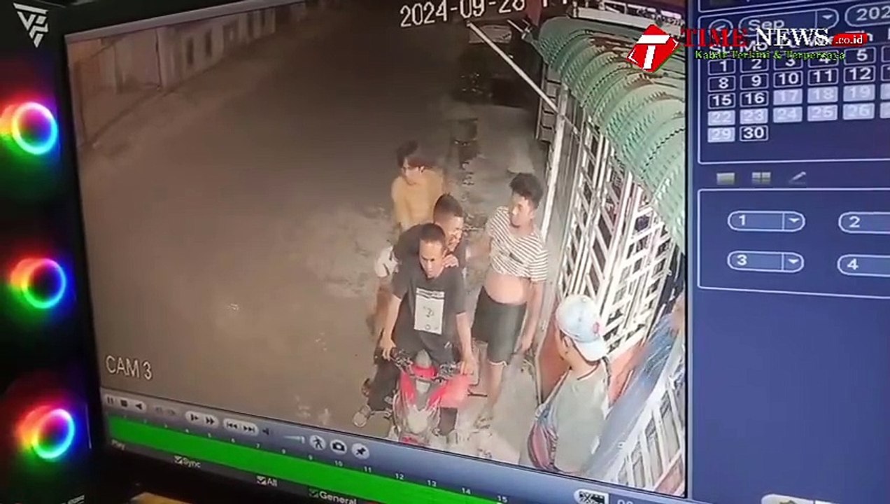Terekam CCTV Aksi Brutal Geng Motor Bersenjata Tajam di Kisaran