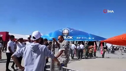 SOLOTÜRK ve Akıncı'dan bir ilk: Kanat kanada birlikte uçtular