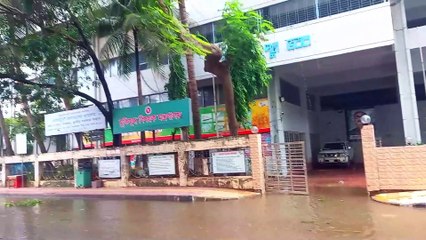 বৃষ্টি হলেই ঢাকা যেন পানিতে সয়লাব,মতিঝিল যেন মিনি সমুদ্র সৈকত