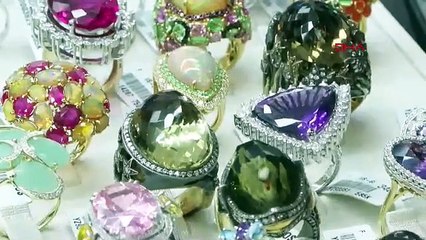 Bu kıyafet, İstanbul'da sergilendiği gün tam 11,5 milyon TL'ye satıldı