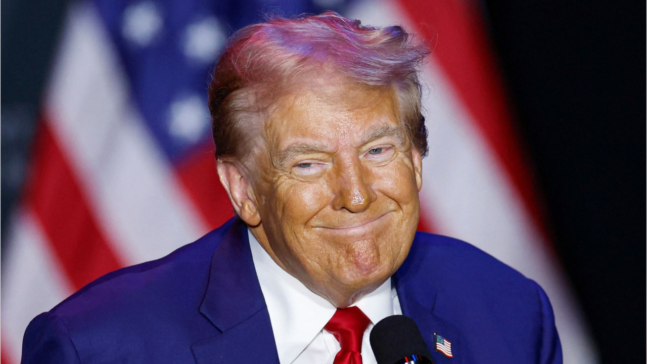 Donald Trump: 43-feet naked statue of the former president erected in Las Vegas, again (2)