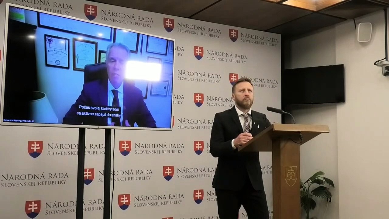 ZÁZNAM: P. Kotlár dal vláde správu o výsledkoch preverovania pandémie COVID-19