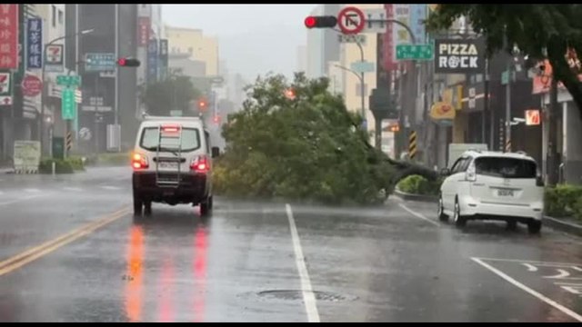 Il tifone Krathon si abbatte su Taiwan, almeno 2 morti e 10 feriti