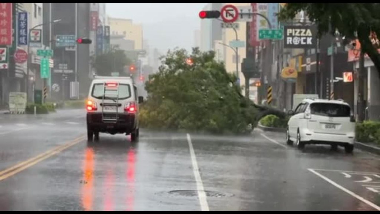 Il tifone Krathon si abbatte su Taiwan, almeno 2 morti e 10 feriti