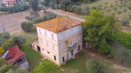 Couple bought "mouldy" abandoned Italian villa for €200k