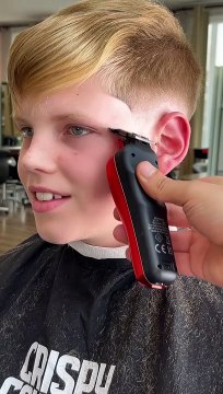 Mama hatte Pipi in den Augen @Crispy Cousins #barber #friseur #midfade #skinfade #wasserrutsche #f