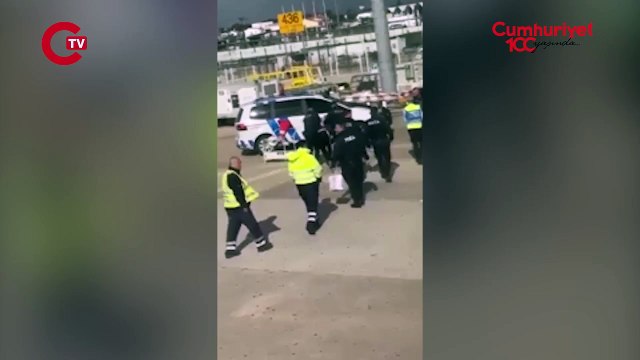 Ryanair uçağı alev aldı ve yaklaşık 200 yolcu acil durum kaydıraklarını kullanmak zorunda kaldı