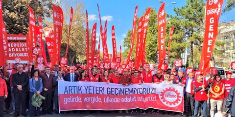 DİSK'ten 'Artık yeter, geçinemiyoruz' eylemi