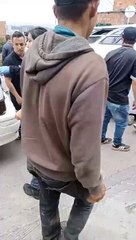 Video. ¡Autobús les pasó encima! Dos mujeres esperaban un bus de transporte público