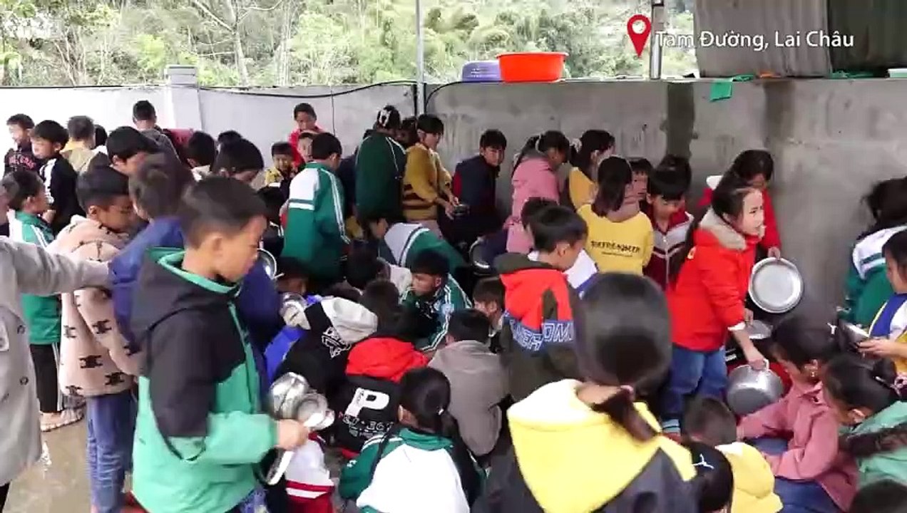 Áp lực nhà vệ sinh của các trường bán trú vùng cao