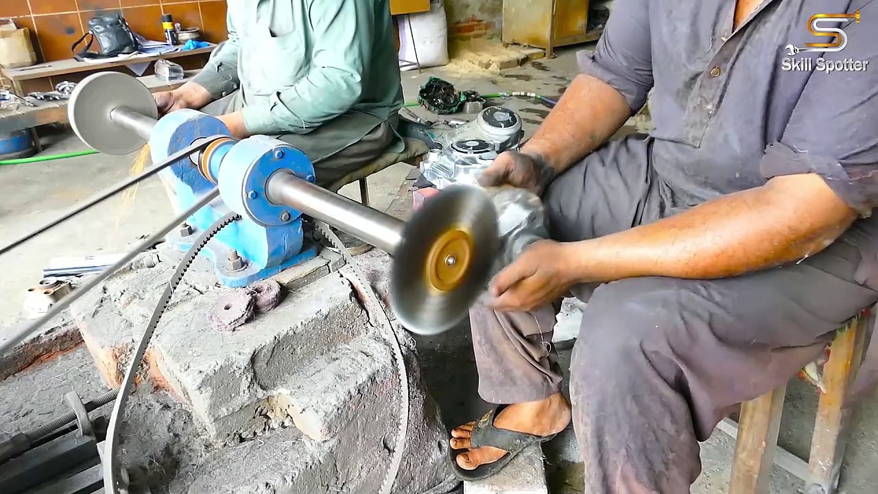 32 Motorcycle Hub Restoration  Polishing the Rusty Aluminum Parts of Motorbike - Skill Spotter