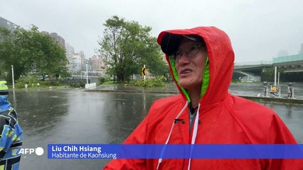 El tifón Krathon toca tierra en Taiwán