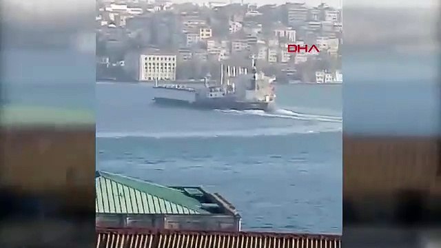 İstanbul Boğazı'nda faciaya ramak kala! İki yük gemisi çarpıştı, o anlar görüntülendi