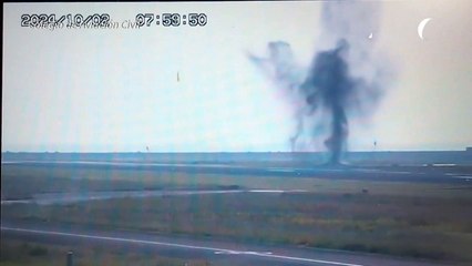 Una bomba estadounidense sin detonar causa una explosión en un aeropuerto japonés