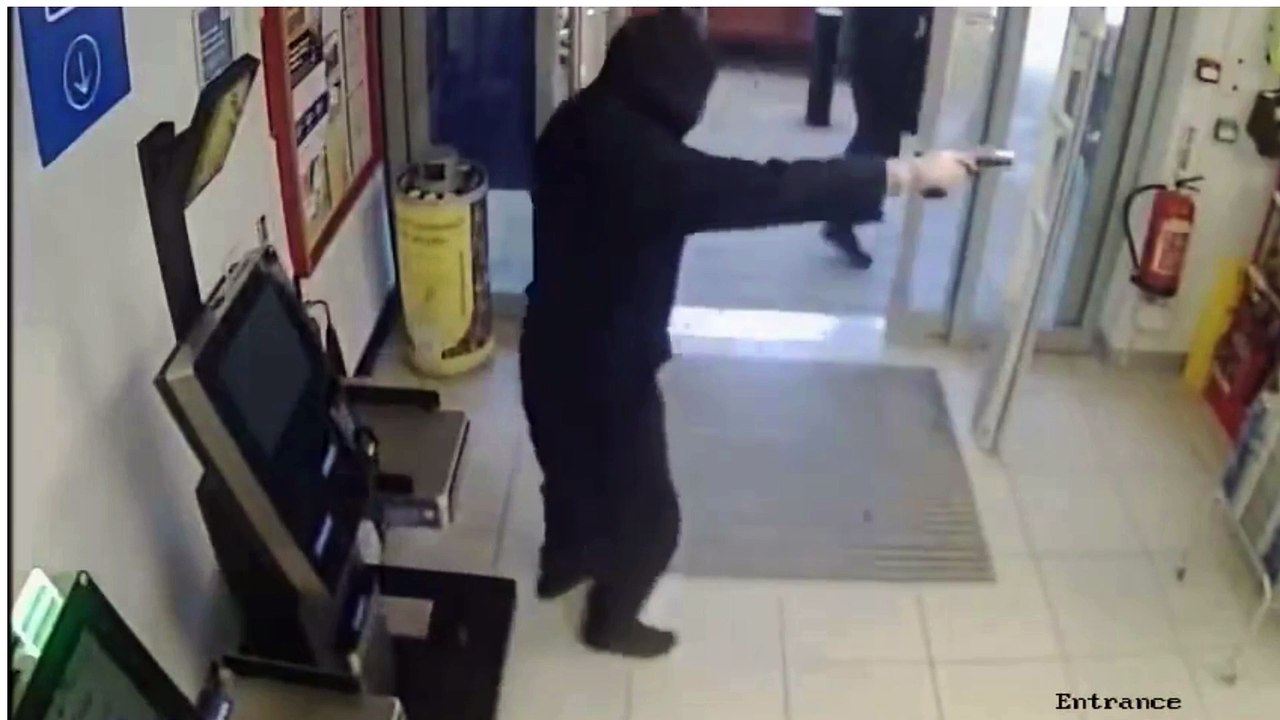 "Dangerous" robber who used imitation firearm in crime spree is jailed
