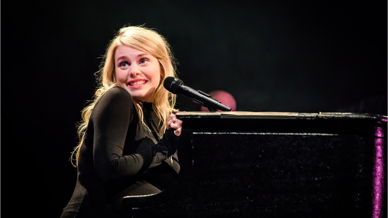 GALA VIDEO - Coeur de Pirate s’est mariée au père de son fils, elle dévoile les photos du grand jour !