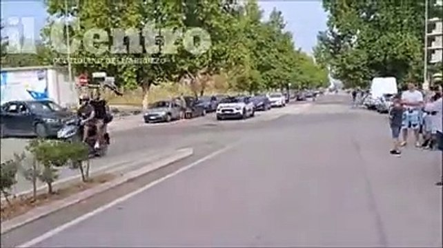 La domenica del tifosi del Chieti: l'attesa della squadra sotto l'hotel e la scorta verso Avezzano dove non possono entrare nello stadio