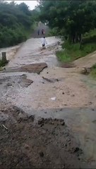 Hondureño en estado de ebriedad es arrastrado por la corriente de agua en Soroguara