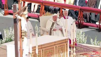 Download Video: El papa Francisco se muestra dispuesto a abordar cómo debe cambiar la Iglesia en la misa del Sínodo de los obispos