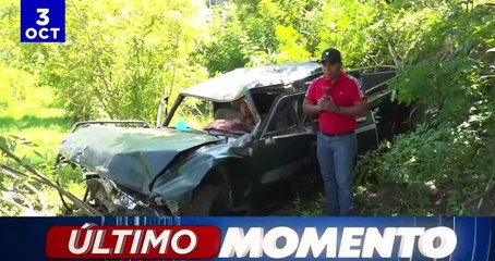 ¡Casi no la cuenta! Conductor atrapado dentro de carro, tras "volar" desde puente capitalino