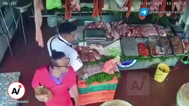 Video: ¡A cuchillazos! Violenta pelea entre dos trabajadores de una carnicería