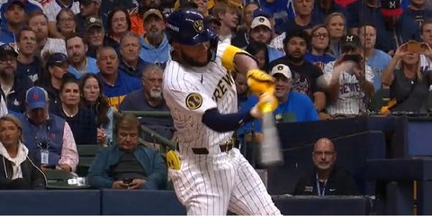 Jackson Chourio Shines with 2 Home Runs in Playoffs for Milwaukee Brewers ⚾