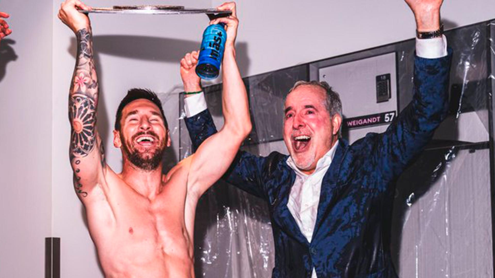 Martino proud to help Messi lift the MLS Supporters' Shield.mp4