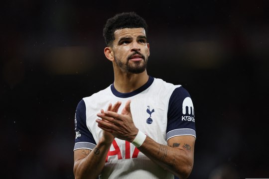 Carsley lauds 'extremely talented' Solanke after England call-up