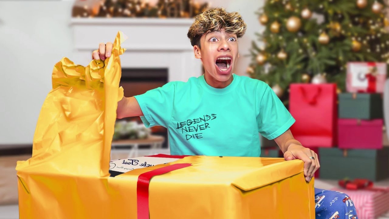 Opening my DREAM Christmas Present!