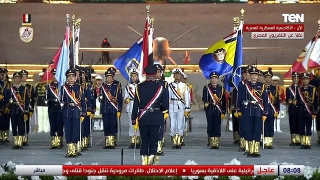 قائد طابور العرض يستأذن الرئيس السيسي في بدء العرض العسكري