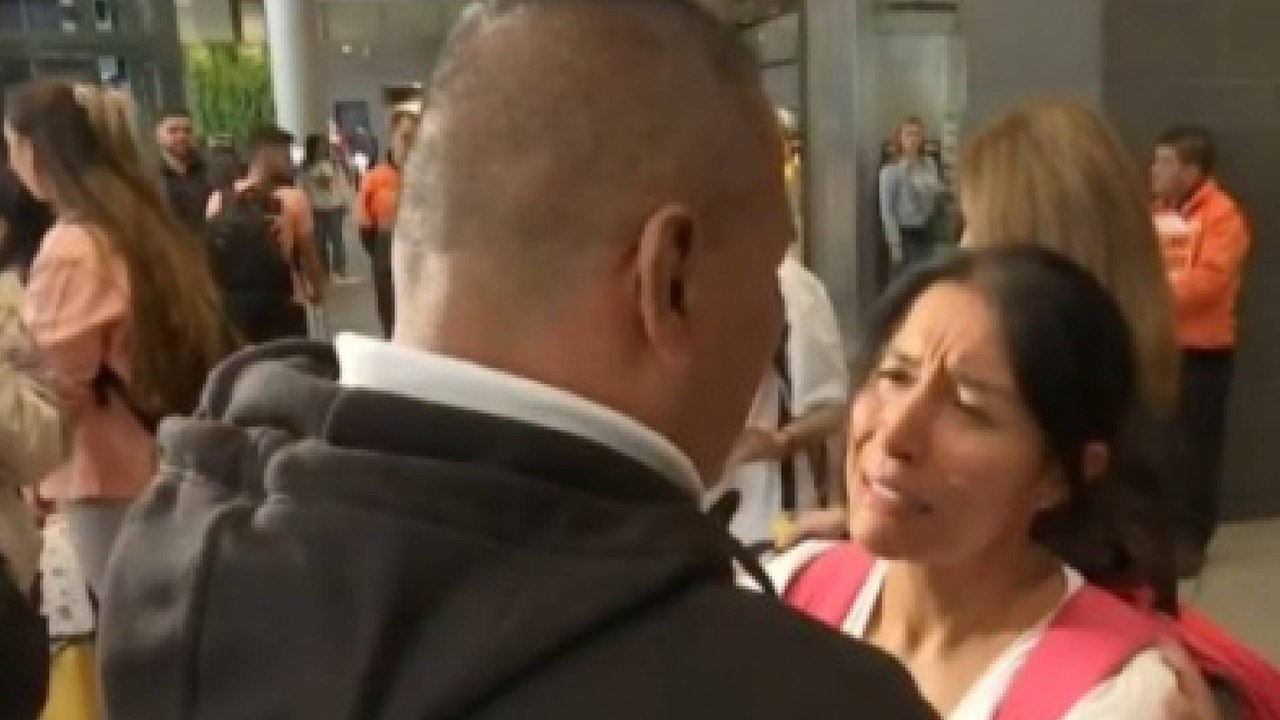 ¡Conmovedor! Colombiana que llegó de Líbano se reencontró con su hermano después de 20 años