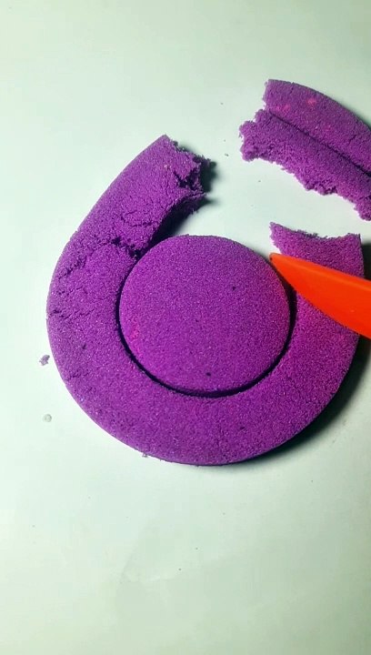 Very satisfying and relaxing kinetic sand