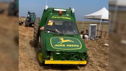 Video herunterladen: Convierten un Citroën C15 en un tractor de seis ruedas y todos quieren ir a este pueblo de Ávila a grabarlo