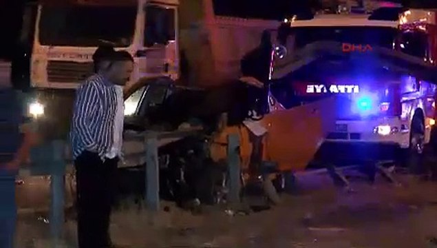 Taksi bariyere ok gibi saplandı: Sürücü öldü!