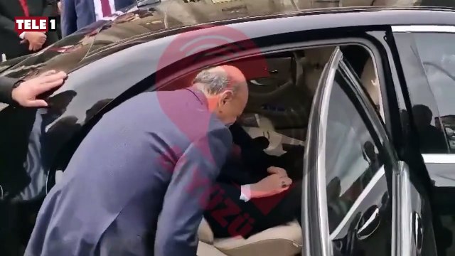 Süleyman Soylu, Bahçeli'nin elini öpmeye çalıştı