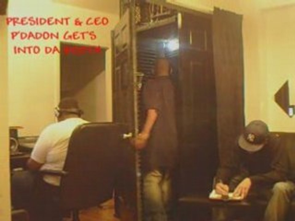 DA BOOTH GET'S BIZZY